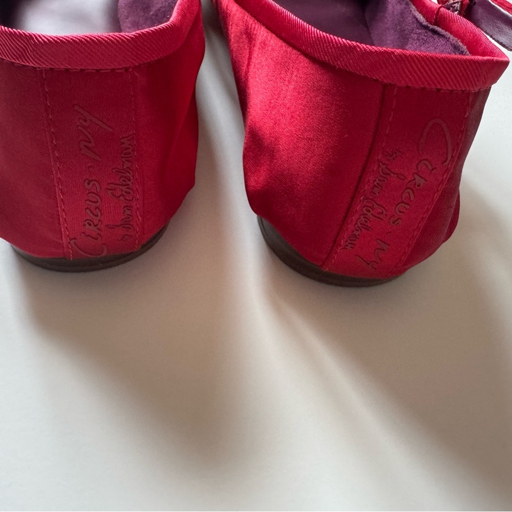 New Circus by Sam Edelman Zuri Ruby Red Flats, Gold Accents, sz 8.5 cross cross - Picture 3 of 3